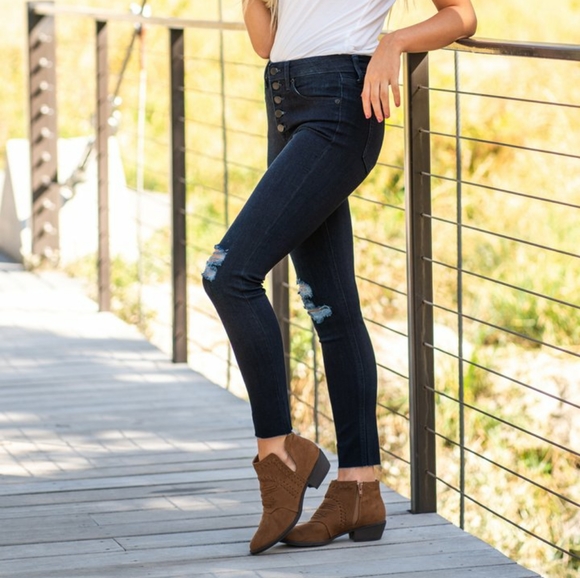 Just USA Mid Rise Button Fly Ripped Skinny

Dark 6 - Picture 3 of 8